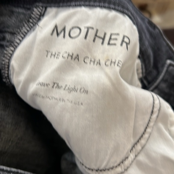 MOTHER Denim The Cha Cha Chew in Leave the Light On (Washed Black/Dark Gray) - Picture 10 of 11